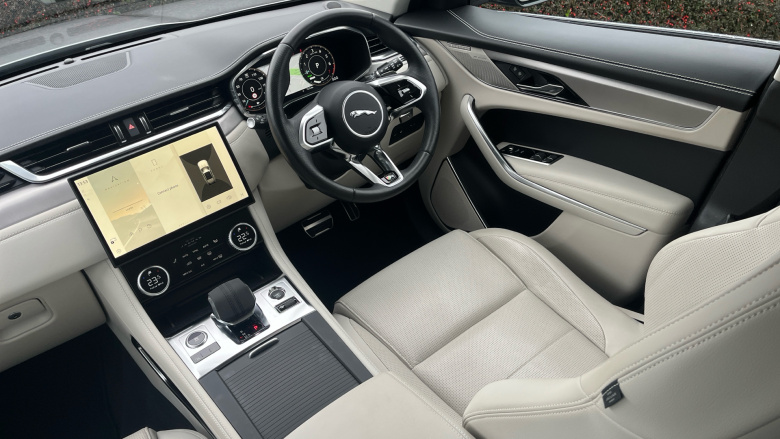 Jaguar F-Pace 2.0 P400e R-Dynamic SE 5dr Auto AWD Estate